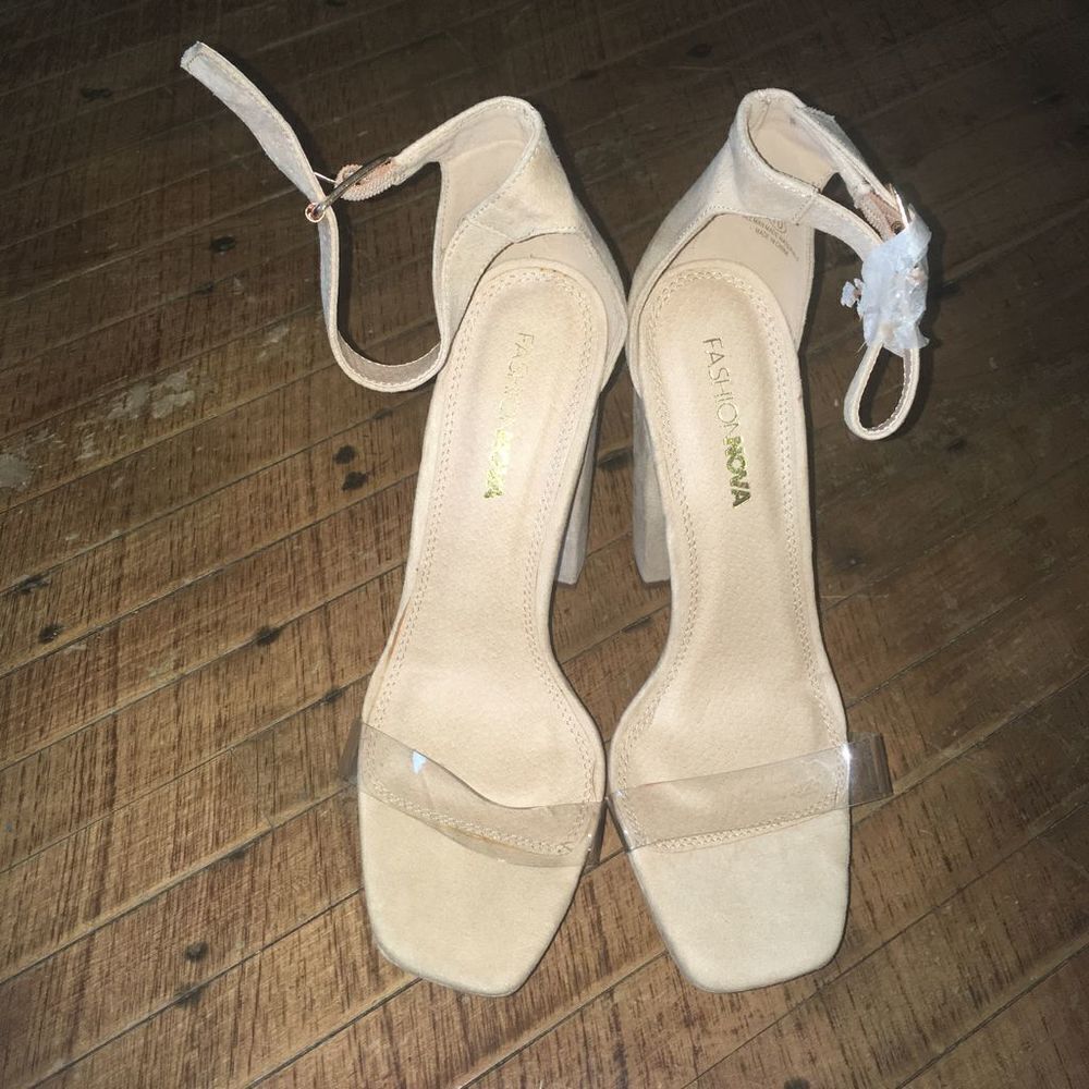 Fashion Nova nude strappy size 10 block heels